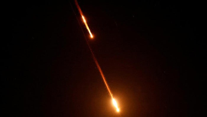 Tensions Escalate: Iran Fires Hypersonic Missile Fattah-1 Toward Tel Aviv
