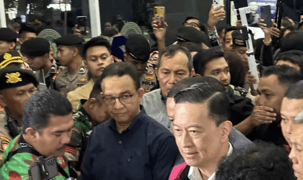 Tom Lembong’s Reaction After Receiving 4.5-Year Prison Sentence: What Happens Next? Tom Lembong's Reaction After Receiving 4.5-Year Prison Sentence: What Happens Next?
