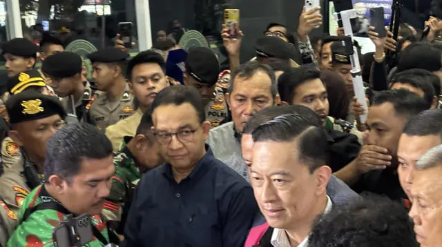 Tom Lembong's Reaction After Receiving 4.5-Year Prison Sentence: What Happens Next?