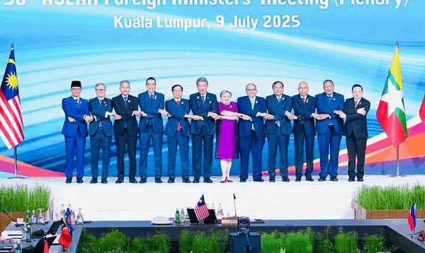 ASEAN Unity Against Global Pressure: Indonesia Urges Stronger Regional Cooperation Indonesia’s FM Calls for ASEAN Unity Amid Global Geopolitical and Economic Tensions